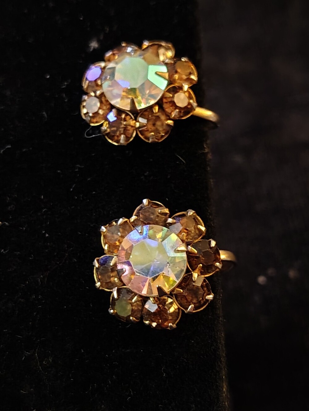 Vtg. WEISS Aurora Borealis Screw Back Earrings